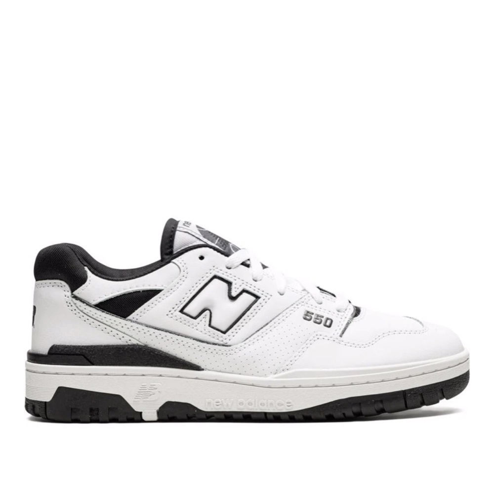 New Balance 550 - Black and White - Size 7 Men’s (8.5 women’s)